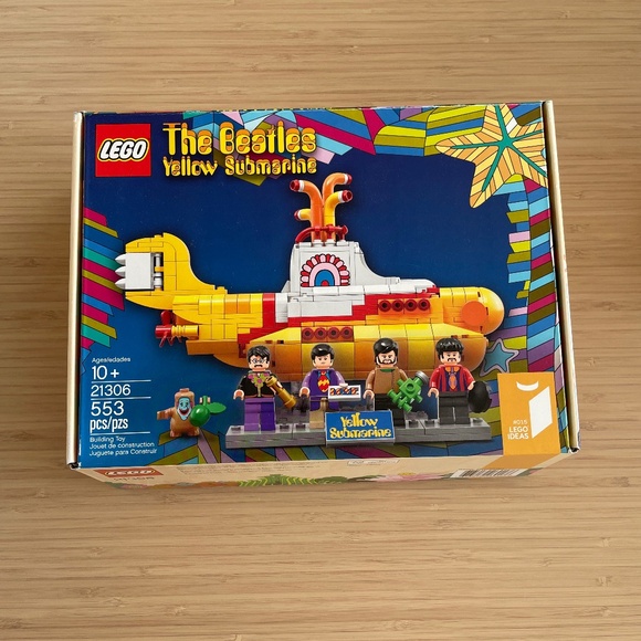 LEGO Ideas: The Beatles Yellow Submarine (21306) - Picture 8 of 9